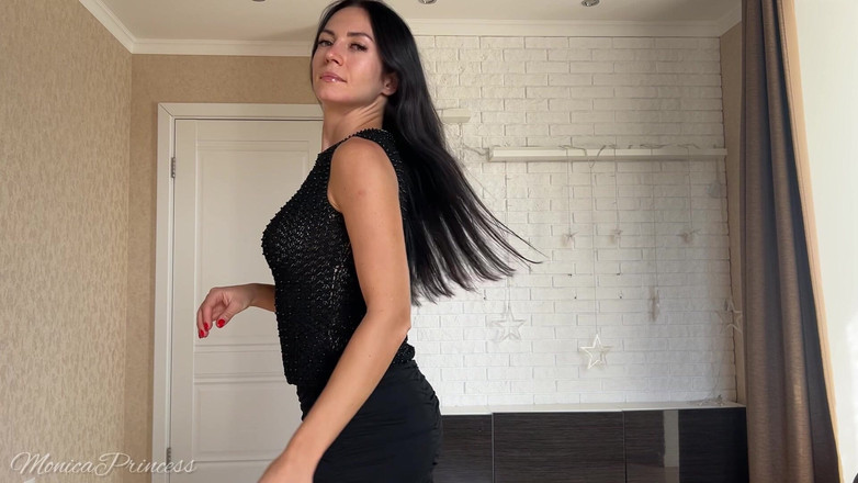 Princess Monica: Üstleri deneyen esneme testi, göbek ve koltuk altı azdırma