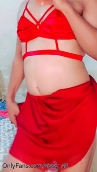 Sexy shemale in rode lingerie Watermark.mp4