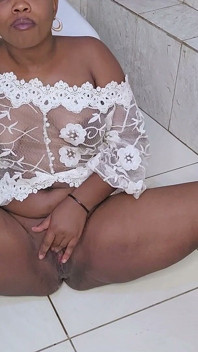 Fingering Her Dry Pussy Too Much Until It Get Wet