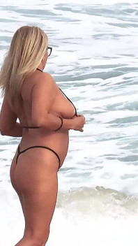 С Micro Bikini в Рио-Бич