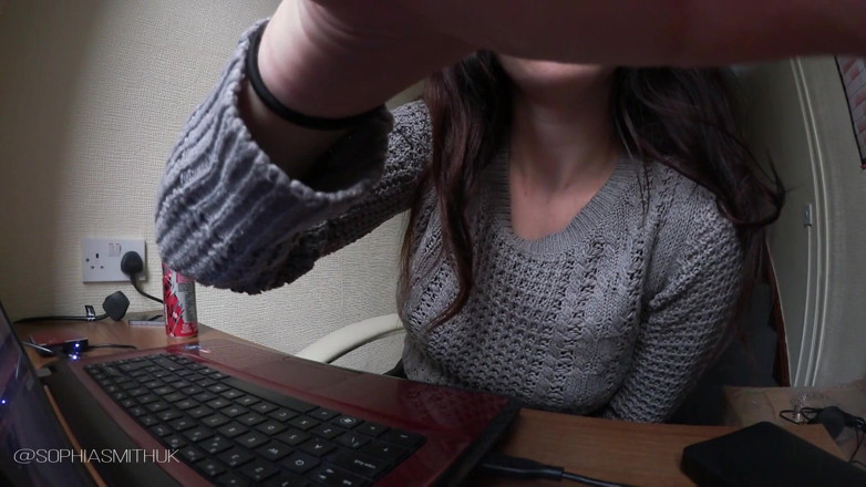 SophiaSmithUK: Mój chłopak cię uderzył
