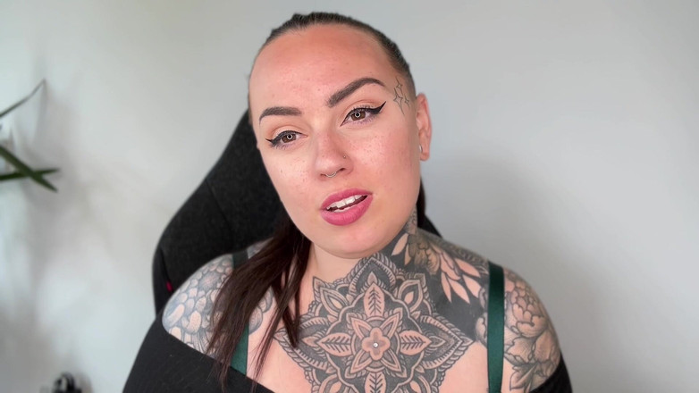 Miss Valentina: Reggiseno ricco della findom