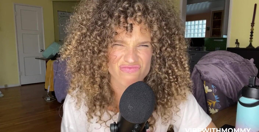 VibeWithMommy: Asmr cu mami! Fac un joc de roluri distractiv pe...