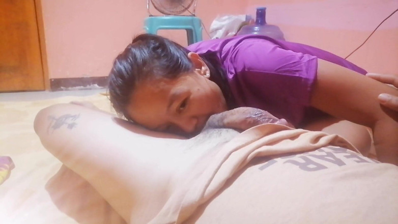 Arramia: Istri yang lagi bosan ketemu sama pria asing untuk ngentot...