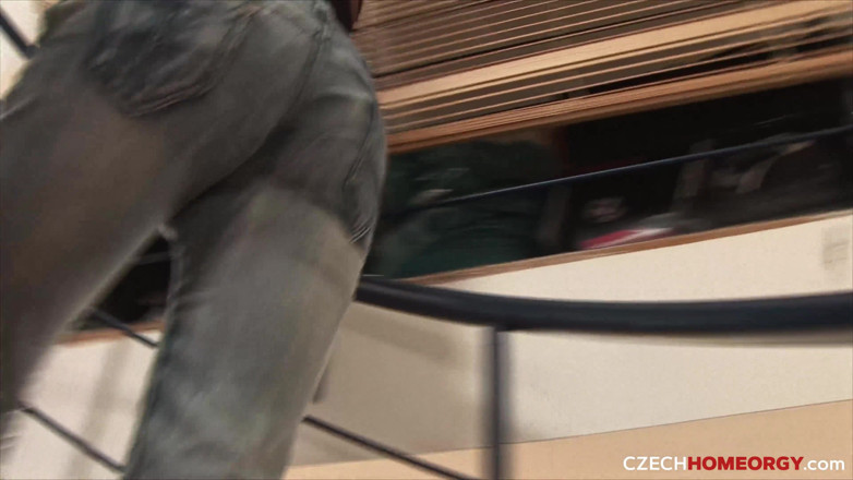 Czech Home Orgy: 捷克家庭狂欢7 - 第1部分:真正的家庭狂欢狂欢
