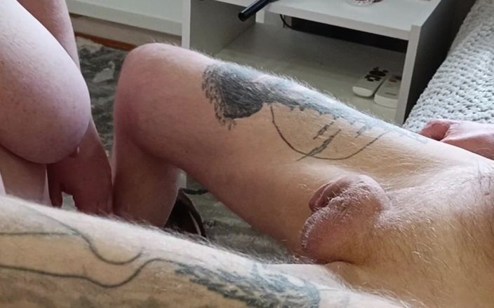 Zona901: Djup avsugning och kuk onani görs av en vän