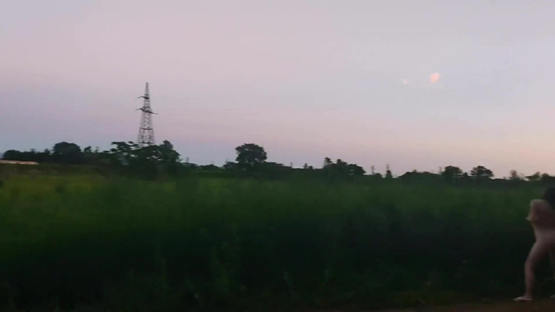 MissPopa: Yolda soyunup elime dokunuyorum