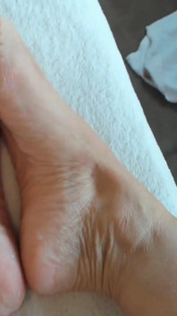 Jess ryan si istri hot lagi asik pamer kaki jess!