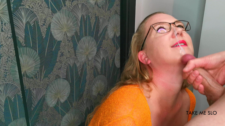 TakeMeSlo: Neočekávám tolik spermatu - POV kouření a výstřik na obličej