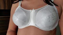 Only bras: Dd minimalizování modelování podprsenky