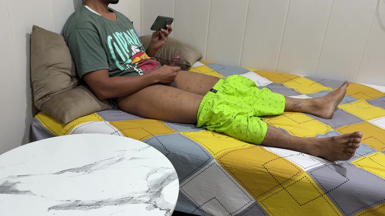 Hornycouple149: Pasierb jest uzależniony od porno, a macocha wykorzystuje swoje ciało,...