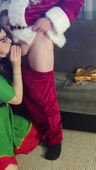 Sexy Hot Mature MILF Suck Fat Santa Cock