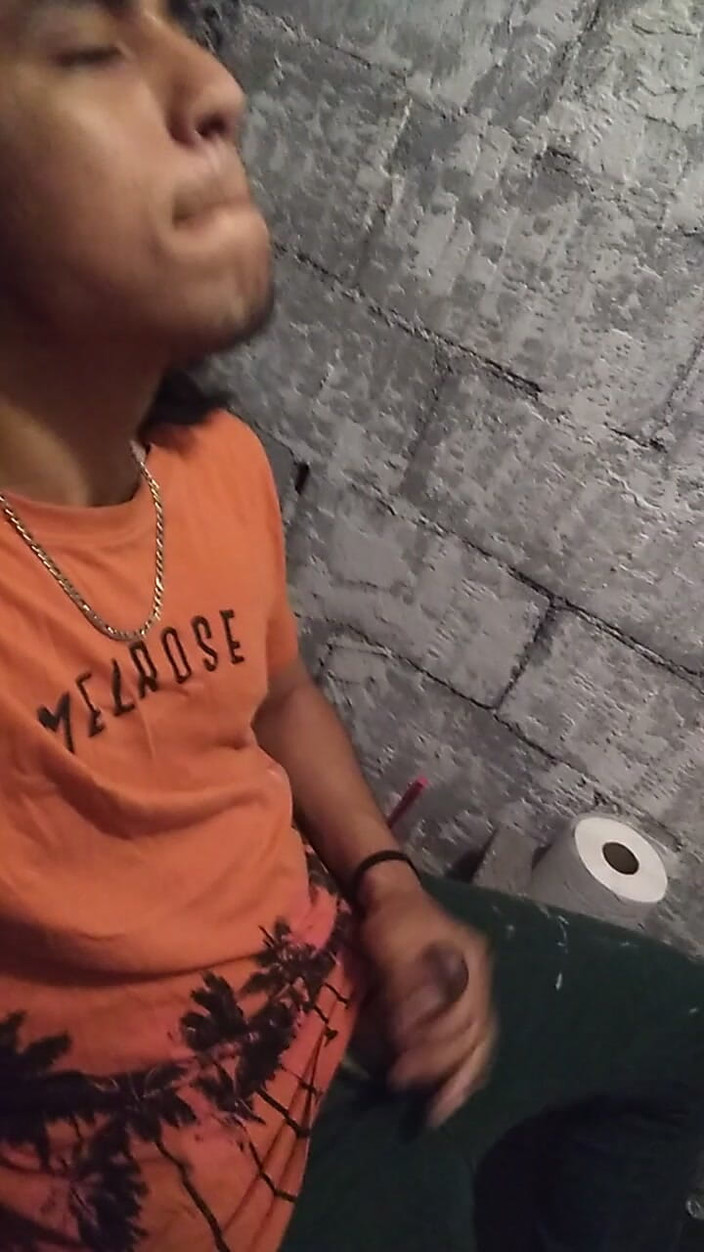 AlexAlejandro13: Ce type désireux qui veut avoir des relations sexuelles