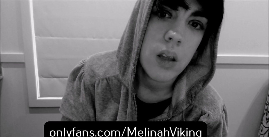 Melinah Viking: Застенчивость худи