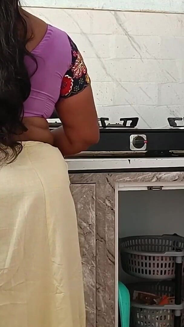 Luxmi Wife: किचन में दोस्त की पत्नी को चोदना