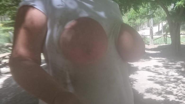 Julie Cunningham: Julie Cunningham - cachonda tetona rebota en el punto de picnic -...