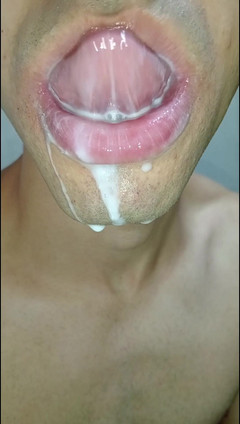 Rey rey: Je veux te sucer le cul avec ma longue langue...