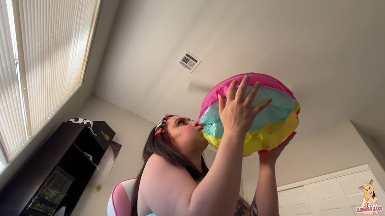 Lenna Lux: Nữ thần khổng lồ thổi kèn của bạn