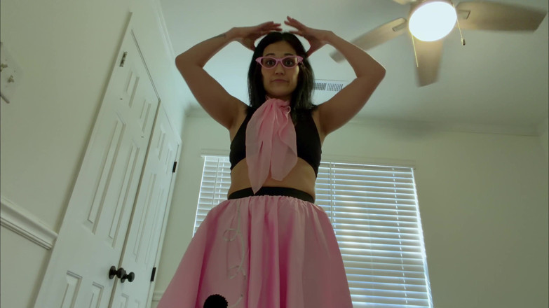 Kink in Time: Devyn's Sultry '50s Giantess Fantasy 4K POV Tiny Thrills Awaits!
