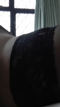 MAME SEXY BLONDE ÎMPART O PULĂ NEAGRĂ GROASĂ ÎN JOC ÎN GRUP SĂLBATIC