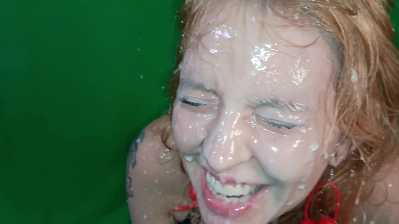 Haven Moss: Pretty Little MILF Get's a Mega Facial