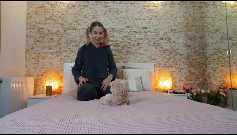 Erotic Tanya: Sora vitregă - în timp ce se pârțuie
