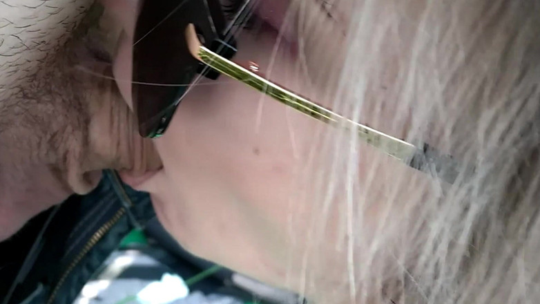 MaryHott: Přesvědčil cizince, aby kouřil v parku