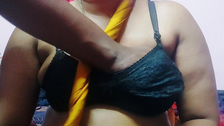 Desi Mohini: Sexy bhabhi sama s nevlastním bratrem