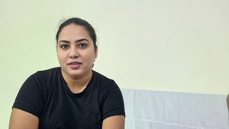 sweetpriya01: Moje nevlastní švagrová mě potěší šukáním, pak požádá o telefon.