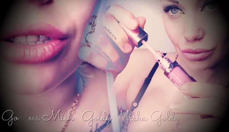 Goddess Misha Goldy: Menjadi terpesona oleh bibir saya! Bibir diliputi ginjal saya semua...