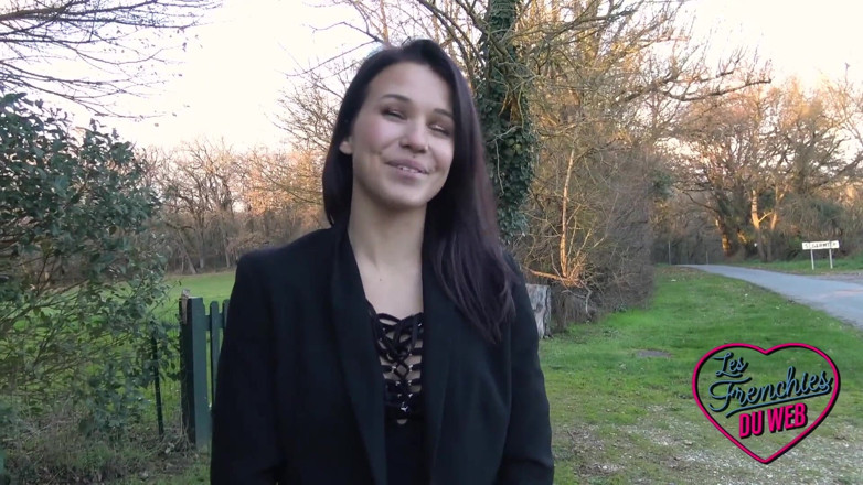 The Frenchies of the web: Melia, gadis nakal yang menemukan kenikmatan daging