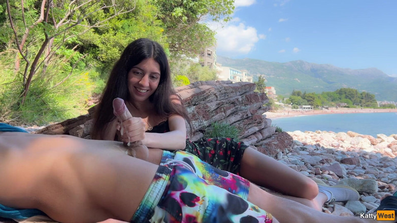 Katty West: Riskantní venkovní čůrák blikající na pláži - vzala jsem jeho ptáka do...