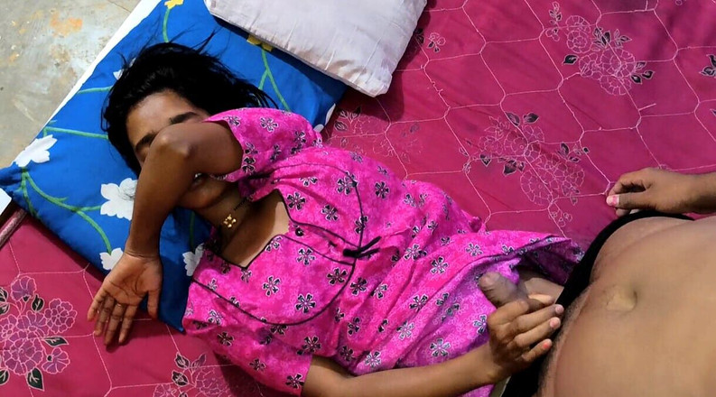 Premi pooja: 在野外工作的女孩和她的老板一起去房间，让她的屁股性交。