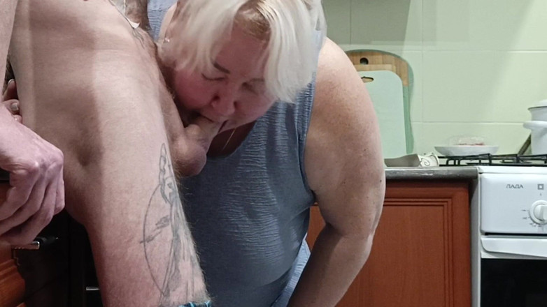 Zona901: Smiskade min styvmamma i röpan knullad i hennes mun, fitta...