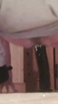A young man wants to put back the entire 7-cent long thickness almost 30-cent