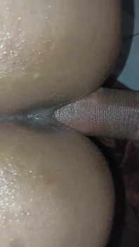 Une belle-mère profite de l’anus