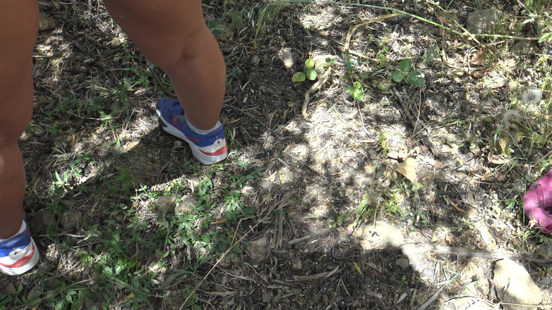 Stepmom Susan: Madura esposa de corno nudista deixa estranhos aleatórios gozarem em...