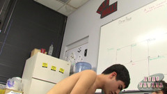 Bare Twinks: Felix toma el paquete de Rad