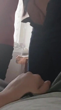 Masturbujemy się w trójkącie i spuszczamy się w naszych ubraniach
