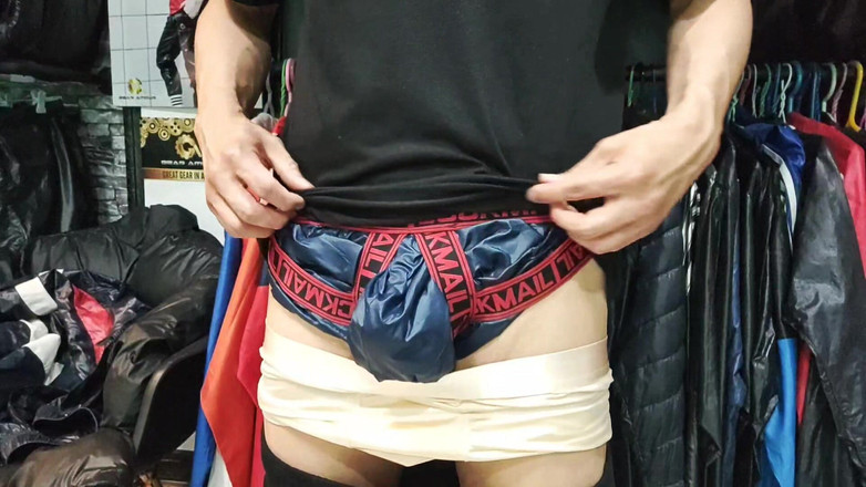 Evilshaman: Glanzend nylon fetisjisme