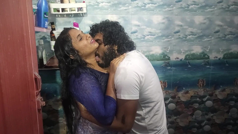 Vaigavarun45: Pareja india en sari en baño con sexo día después...