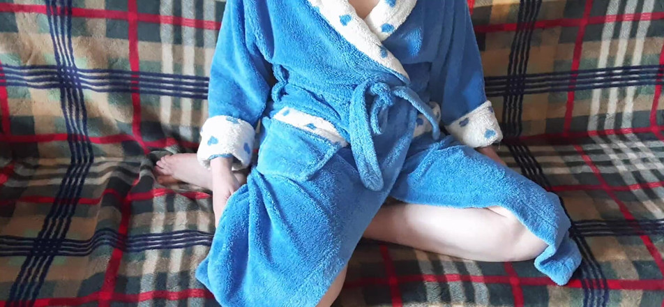 Vik_All: Mi madrastra me llamó para insertar mi polla en su...