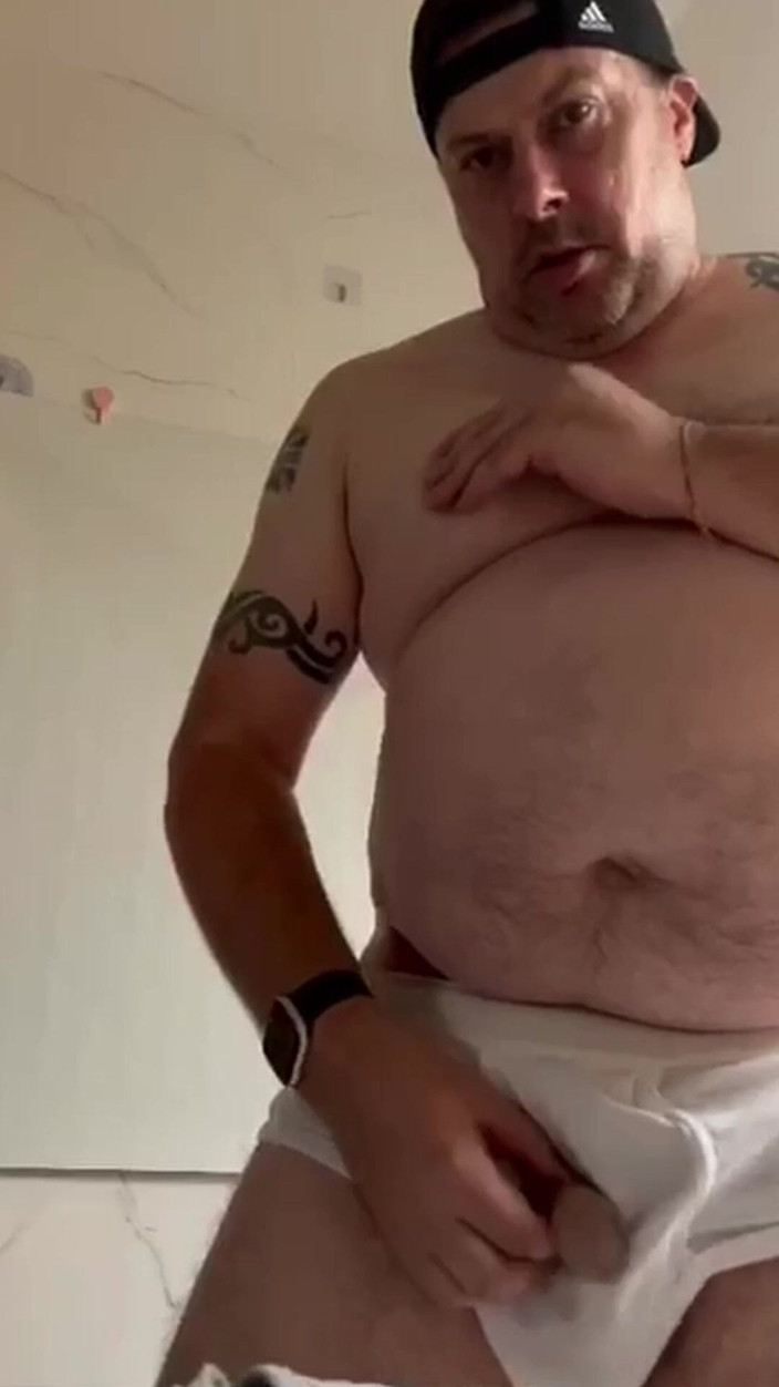 uktattooedchub74: I tighta whities vill jag runka och sperma