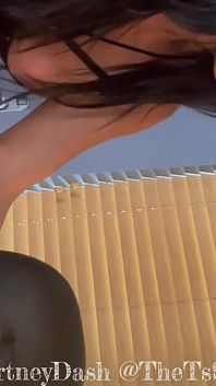 Yasmin Lee & Kourt Dash Gangbang 2 hřebci