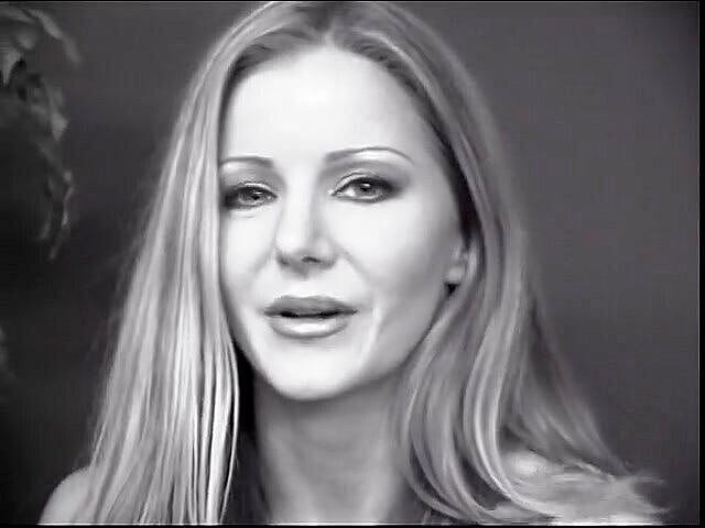 Stunning MILFs: Une salope parle de ce qu'elle aime