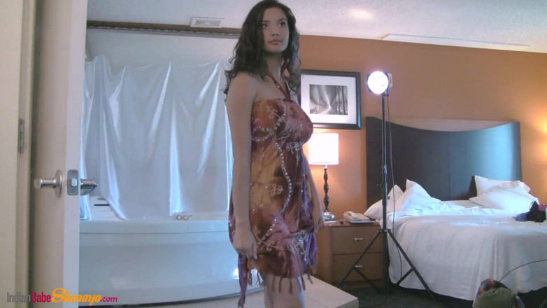 Shanaya: 印度色情女神shanaya脱衣舞诱惑