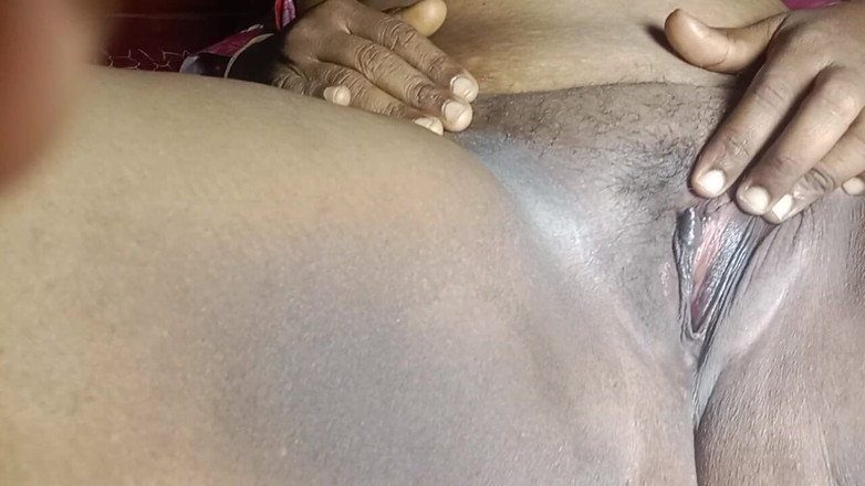 Tamil Anti Uma235: Minha madrasta se masturba na solidão mesmo quando o marido...