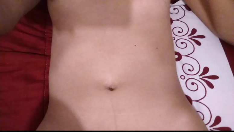 Indian Senu: Ragazza indiana del villaggio si sditalina la figa e si...