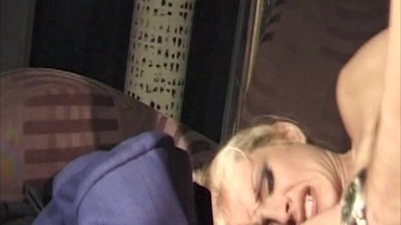 ORGASMX: Riktigt Hård Retro Porr Med Knullad Brunett Anal