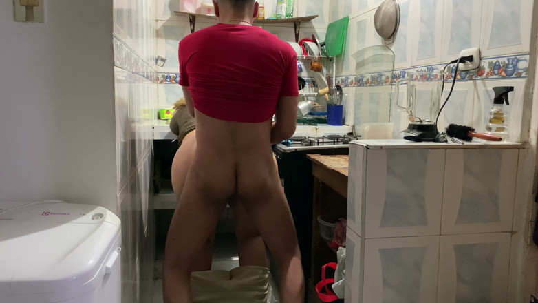 OnlyCasting: อมควยในห้องครัวเมียของเพื่อนฉัน